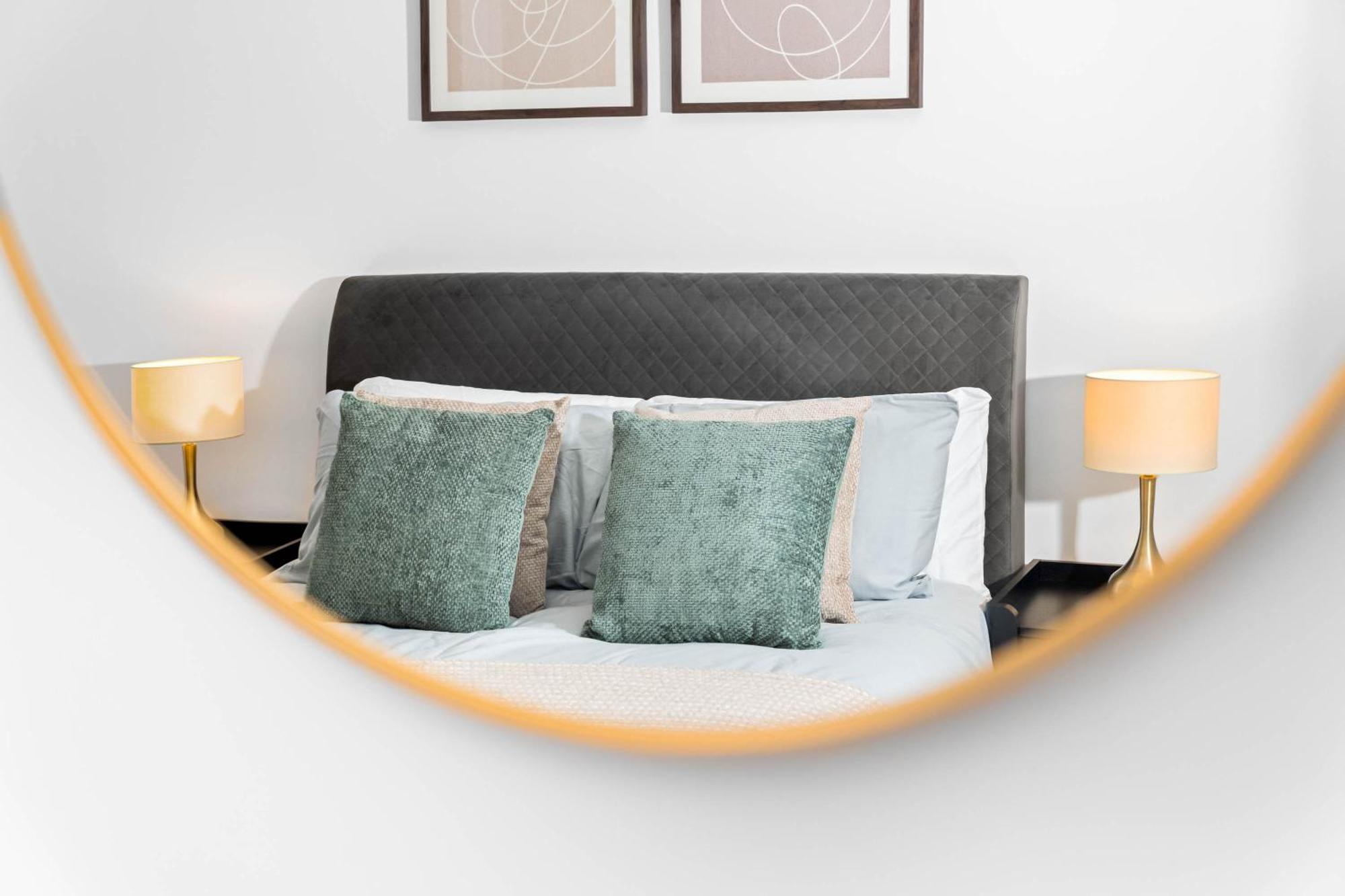 Stylish New 2-bed In Jq Birmingham