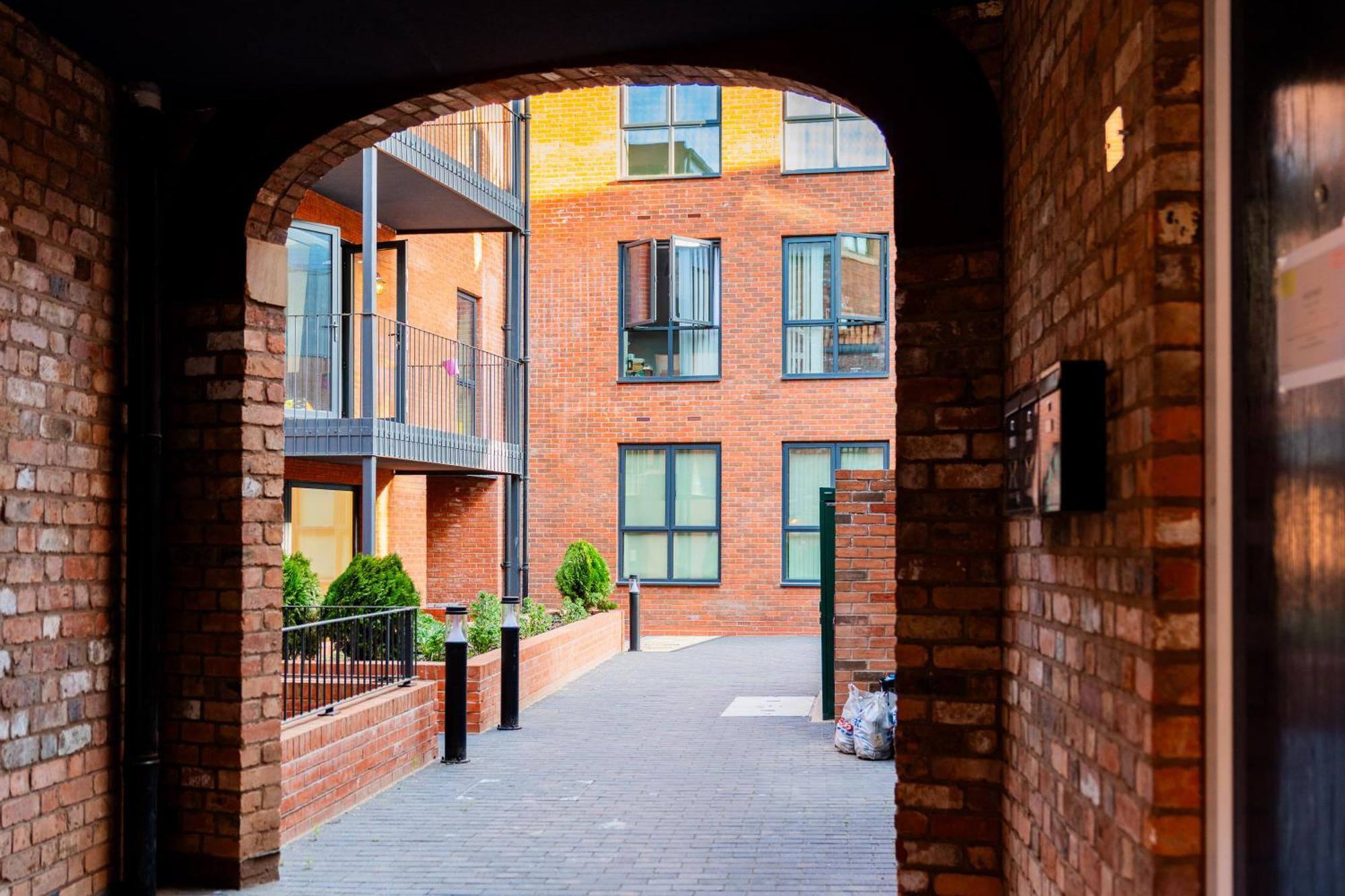 Stylish New 2-bed In Jq