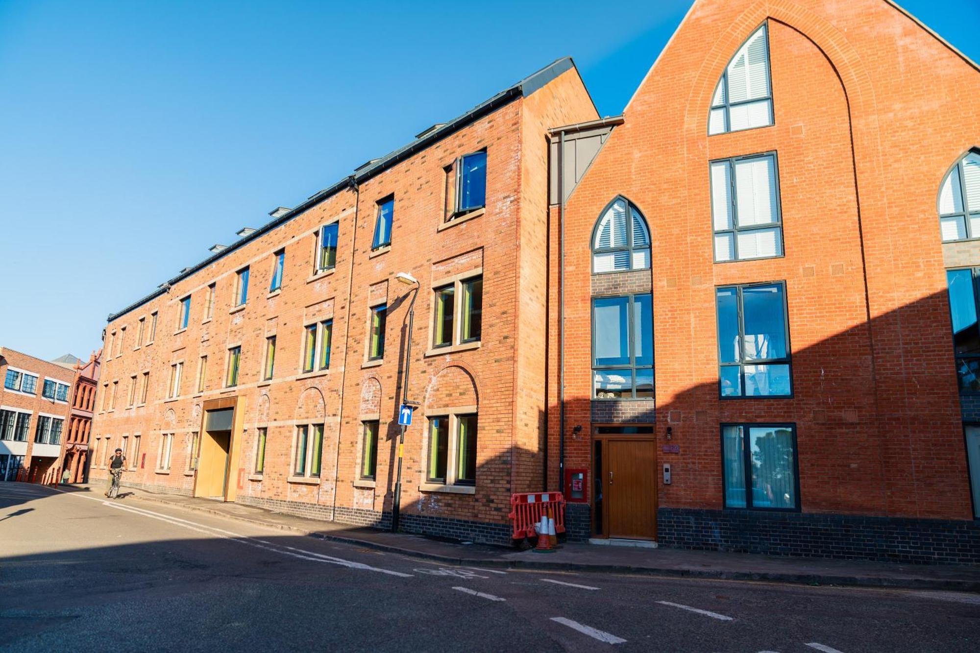 Apartment Stylish New 2-bed In Jq